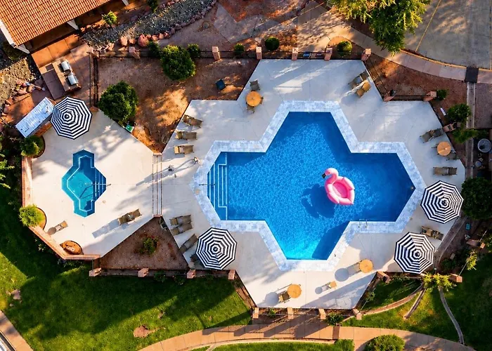 Retreat, 2 King Suites, Private Sauna & Pool, Pickleball *