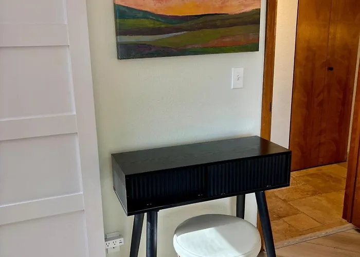 Retreat, 2 King Suites, Private Sauna & Pool, Pickleball Apartment