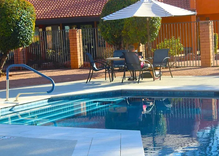 Retreat, 2 King Suites, Private Sauna & Pool, Pickleball Apartment *