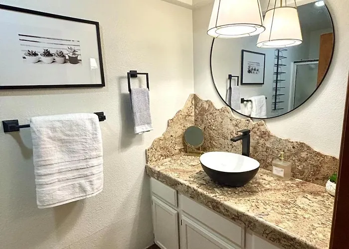 Apartment Retreat, 2 King Suites, Private Sauna & Pool, Pickleball Sedona
