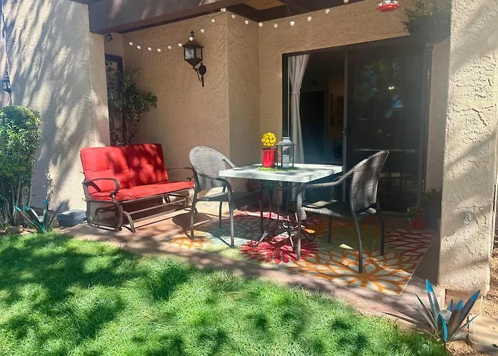 Apartment Retreat, 2 King Suites, Private Sauna & Pool, Pickleball *