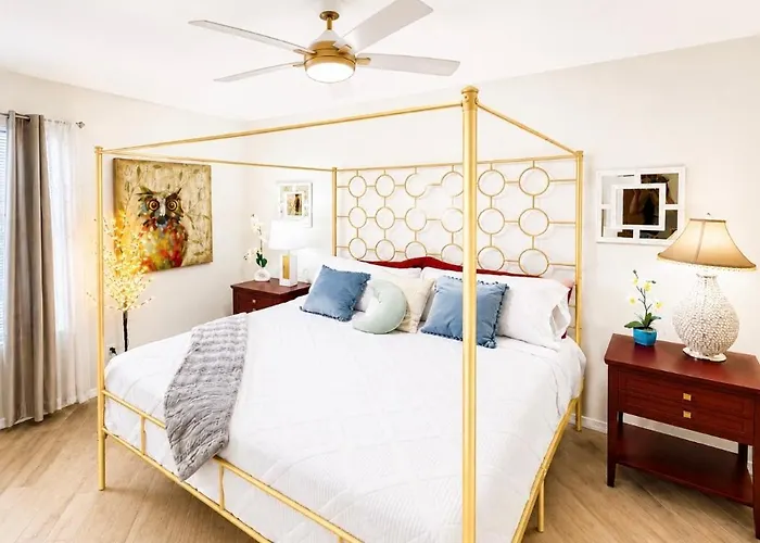 Retreat, 2 King Suites, Private Sauna & Pool, Pickleball Apartment