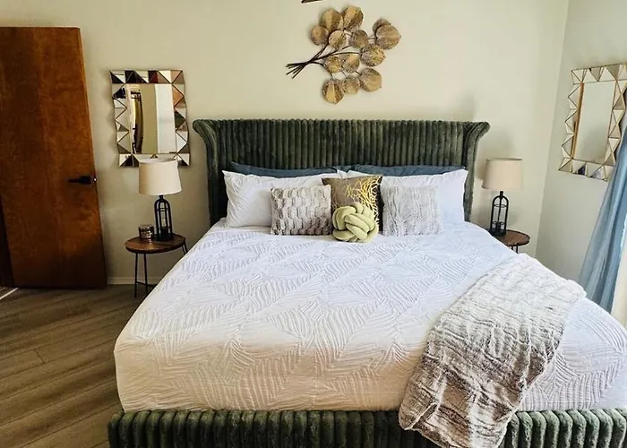 Retreat, 2 King Suites, Private Sauna & Pool, Pickleball *